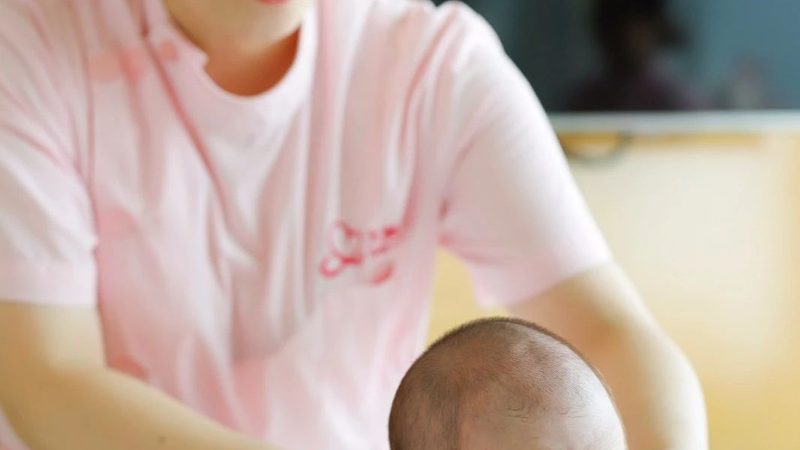 母婴护理师职业道德规范：案例分析，守护宝宝健康成长