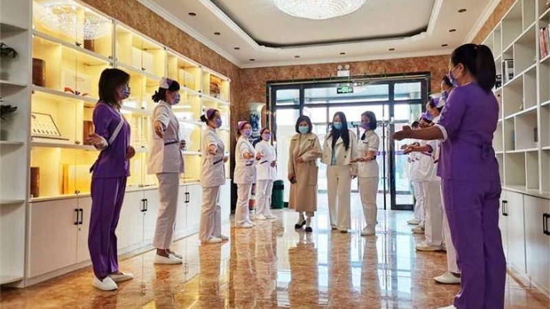 月子中心一对一育婴师：她们的经验，你的育儿助手