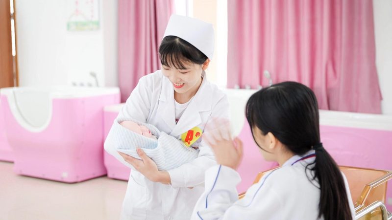 育儿嫂中介费，2025年如何合理评估？**